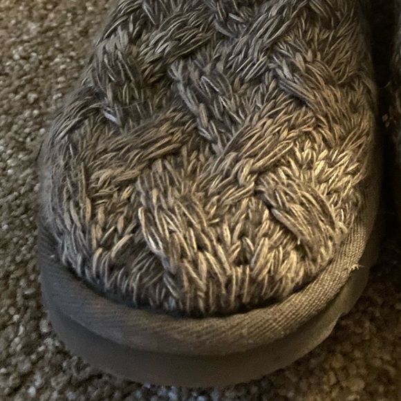 Gray sweater UGG short boots - Picture 3 of 5